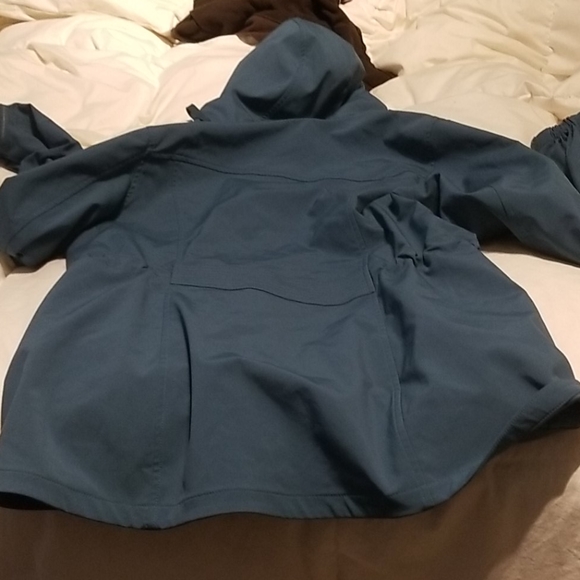 *SOLD* NWOT Women's Eddie Bauer jacket - Picture 2 of 4